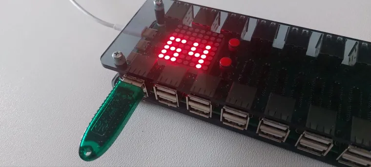 Дисплей USB Selector 64 показывает порт 64