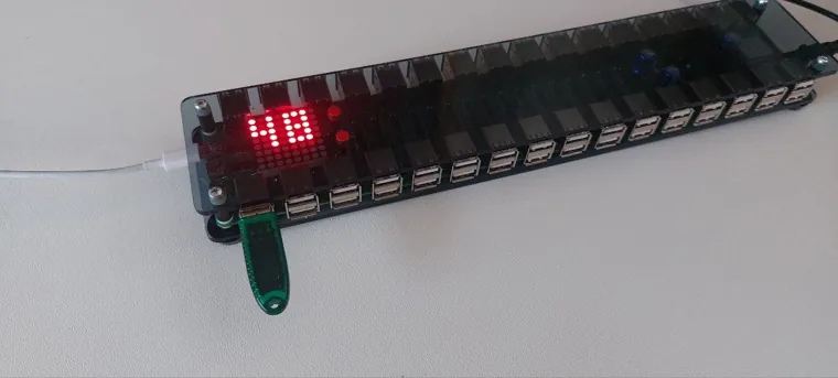 USB Selector 64 с подключённым Рутокеном